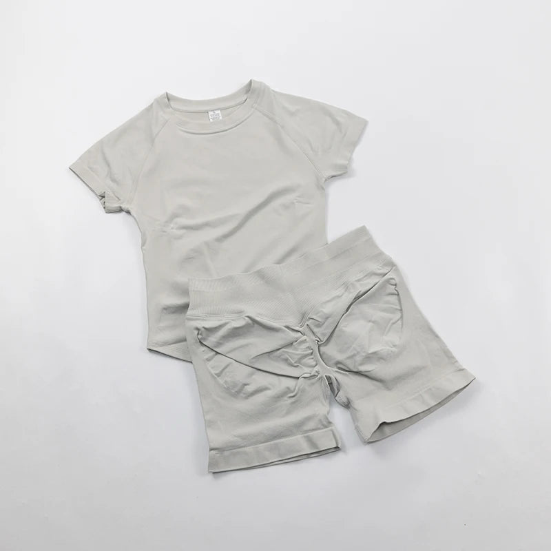 Seamless Yoga Set Fitted Workout Clothes Woman Gym Wear Short Sleeve Top Shirt Scrunch Booty Gym Shorts 2 Piece Sports Suits